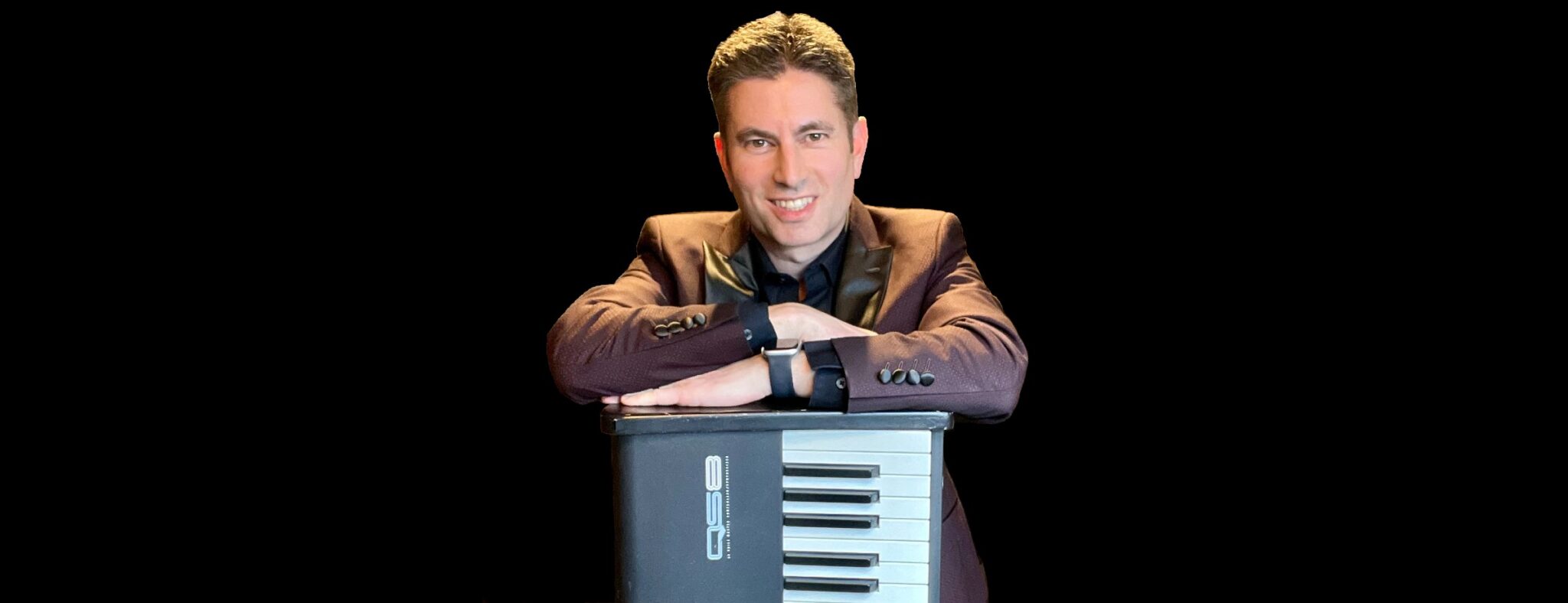 DW2021 Standing With Keys Full Width David Wilner Standing with Keyboard